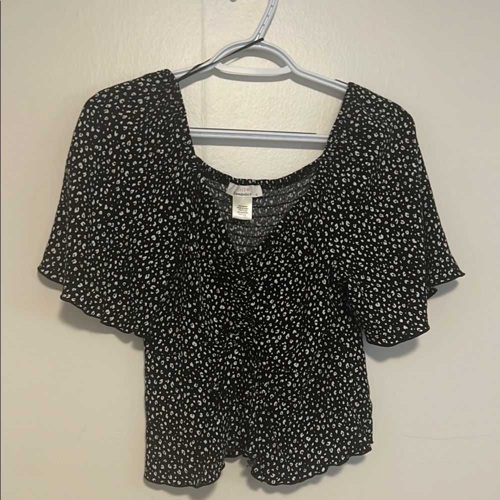 URBAN Romantics Black and White Flutter Sleeve Blouse